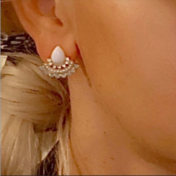 🆕 art deco embellished fan style stud earrings - Picture 3 of 4